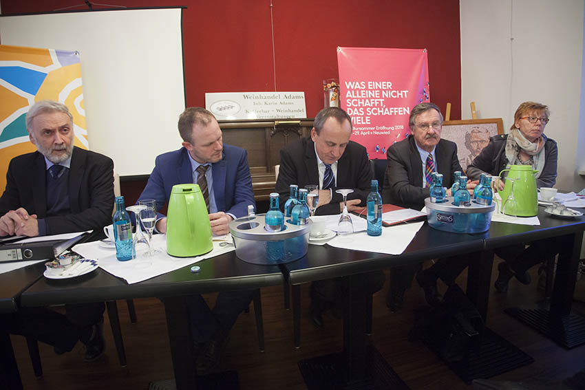 Sie stellten gemeinsam die Erffnung des Kultursommers in einer Pressekonferenz vor. Von Links: Prof. Dr. Jrgen Hardeck, OB Jan Einig, Kulturminister Konrad Wolf, Josef Zolk und Petra Neuendorf. Fotos: Wolfgang Tischler