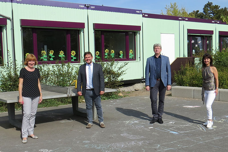 Container schaffen zustzliche Klassenrume in Grundschulen