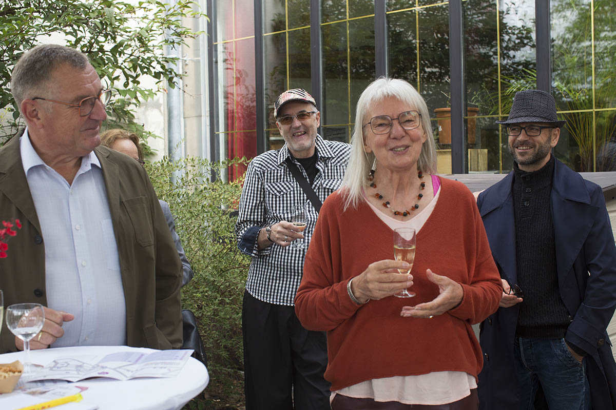Stadtb�rgermeister Ralf Lindenp�tz (links) und Helga Seelbach begr��en. Rechts Erdem Imdat. Fotos: Helmi Tischler-Venter 