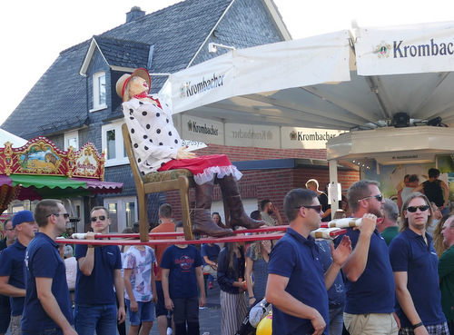 Niederfischbach im Ausnahmezustand: Die Kirmes ist erffnet