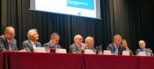 Die Referenten und Podiumsteilnehmer beim Zukunftstag im Wissener Kulturwerk. (Foto: by)