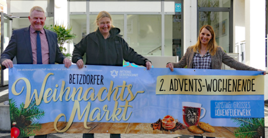 Freuen sich auf den Betzdorfer Weihnachtsmarkt 2018: (von links) Brgermeister Bernd Brato, Elisabeth Kreimer, Vorsitzende der Aktionsgemeinschaft, und Janine Horczyk vom City-Management. (Foto: by)