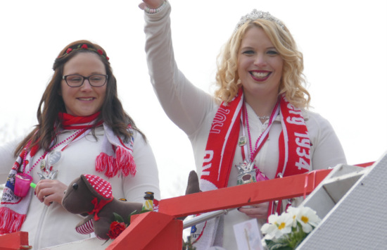 Katharina I. (rechts) hatte in Malberg die Narren und das Wetter im Griff. (Foto: ma)