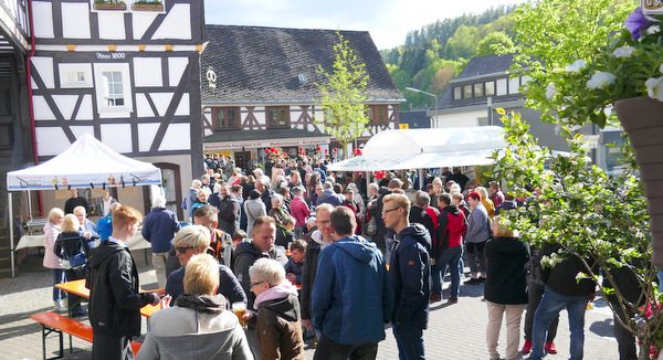 Am Sonntag (12. Mai) gab es zum Abschluss der Umgestaltung des Gnter-Wolfram Platzes ein Brgerfest. (Foto: ma)