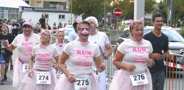 Beim Hauptlauf sorgte das Team um Anke Klsch unter dem Motto RUN an den Speck fr grten Spa. (Foto: ma)