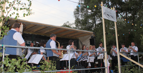 Treffpunkt Heimat: Limbacher Dorfmusikanten auf dem Alten Markt 
