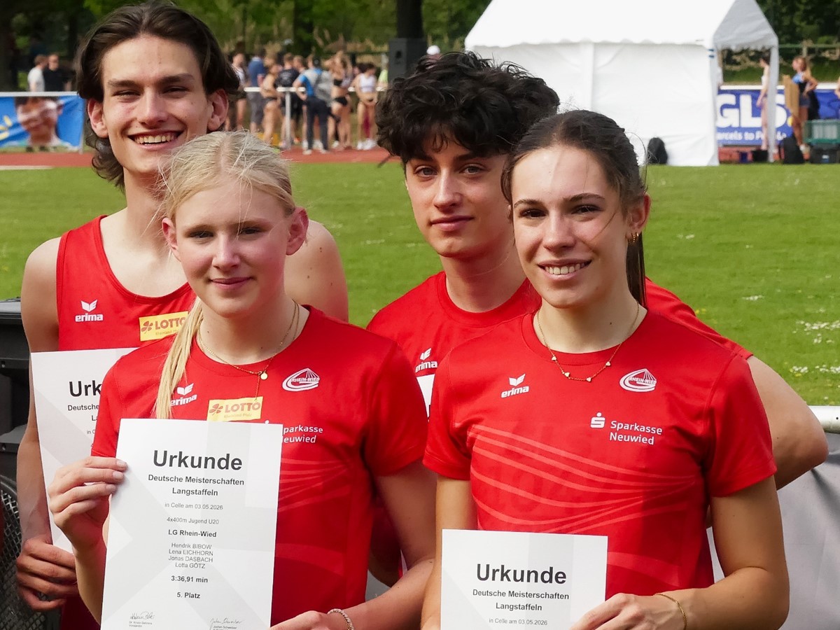 Die U20-Mixed-Staffel mischte in der Spitzengruppe mit. Hendrik Bibow, Lena Eichhorn, Jonas Dasbach und Lotta G�tz (von links) belegten mit einer Zeit von 3:36,91 Minuten einen tollen f�nften Platz. (Foto: Verein)