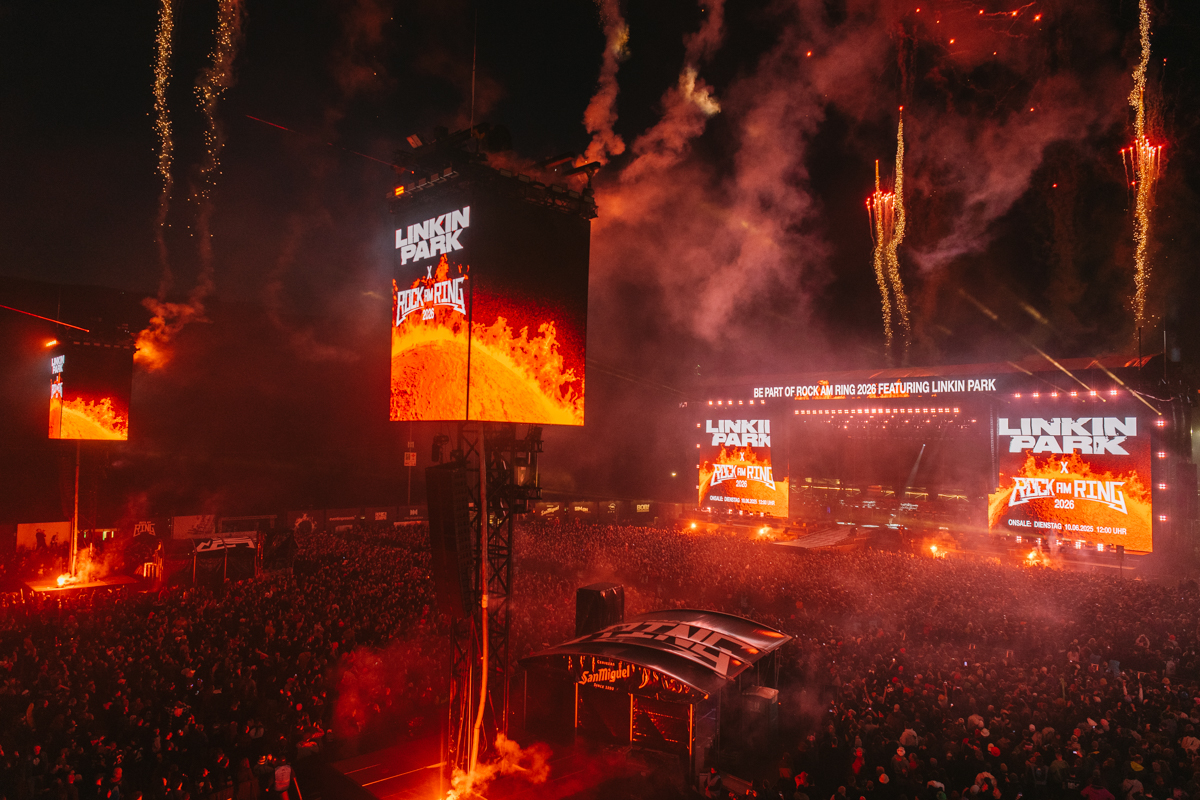 Konzertstimmung trotz Regen: Tausende feierten am Nrburgring bei Rock am Ring  mit Emotionen, berraschungen und einer Ankndigung, die Gnsehaut auslste. Fotos: Lara Jane Schumacher/Art of Jane