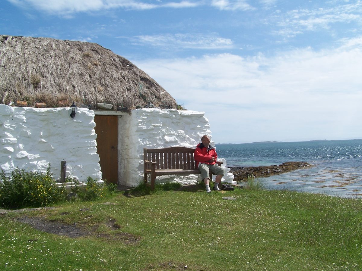 Der Langstreckenwanderer erz�hlt von seinen au�ergew�hnlichen Erlebnissen auf der Reise. (Foto: Reinhard Wagner)