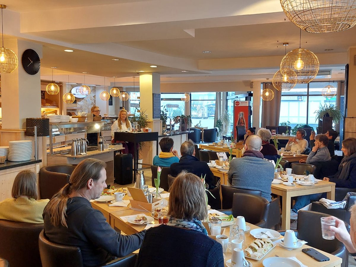 Miriam Funk stellte ihr neues Buch vor. (Foto: Veranstalter)