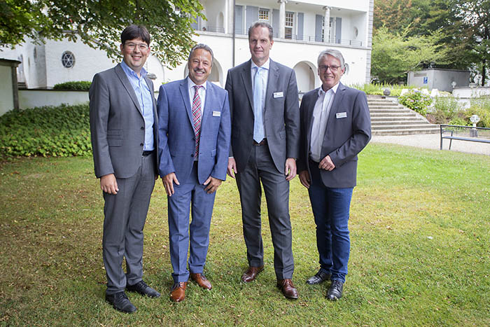 Von links: Brgermeister Michael Mang, Brgermeister Hans-Werner Breithausen, CEO Wolfgang Sle, Ortsbrgermeister Christian Robenek. Fotos: Wolfgang Tischler