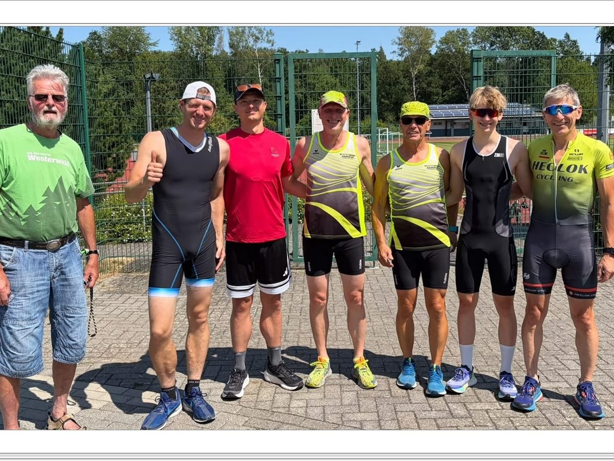 Ganz links LT-Chef Karl-Werner Kunz beim Start zum 25. Vereinsduathlon des LT Puderbach mit v.l.n.r. den Startern Matthias Klappert, Maik Kramer, J�rg Dittrich, Gerd Scholze, Gian-Luca Plate und Jochaim Best. (Foto: Ralph Desgronte)