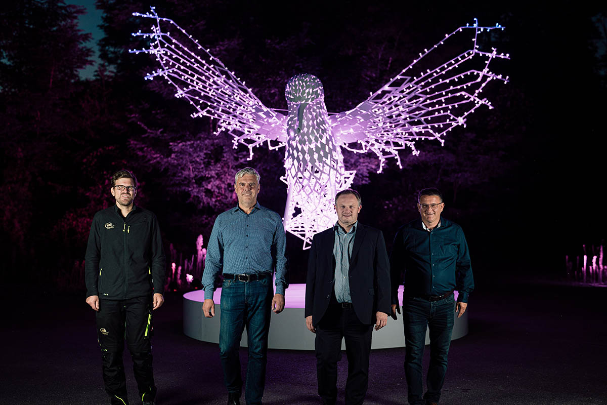 Von links: Sebastian Bau (MK Illumination), Fred Hring (ASAŞ), Jan Einig (Oberbrgermeister der Stadt Neuwied) und Karl-Heinz Knig (MK Illumination). Copyright: Zimpfer Photography, 