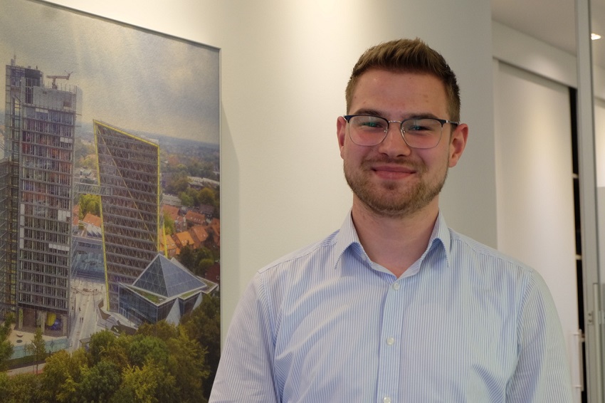 Schon nach der ersten Woche seines Praktikums in der Versicherungsagentur wusste Aaron Leonhards, dass er einen Traumjob gefunden hat. (Fotos: KathaBe)