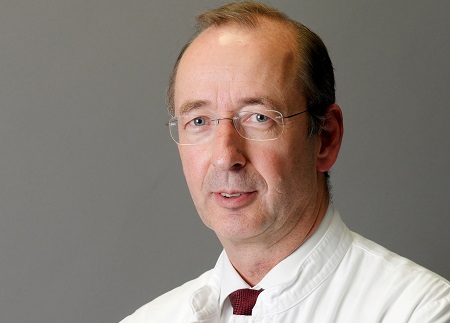 Wie halte ich Herz, Hirn und Bauch gesund?: Dieser Frage nimmt sich auch Prof. Dr. Joachim Labenz, Direktor der Inneren Medizin am Diakonie Klinikum Jung-Stilling, bei der Veranstaltung in der Siegerlandhalle an. (Foto: Diakonie Klinikum Jung-Stilling)