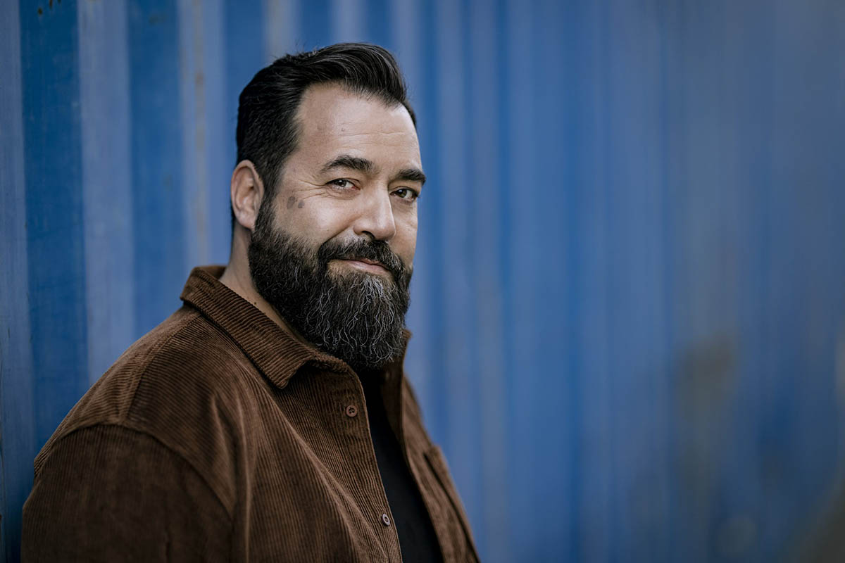 Laith Al-Deen kommt am 8. Februar 2025 nach Ransbach-Baumbach. Foto: Paul Schimweg