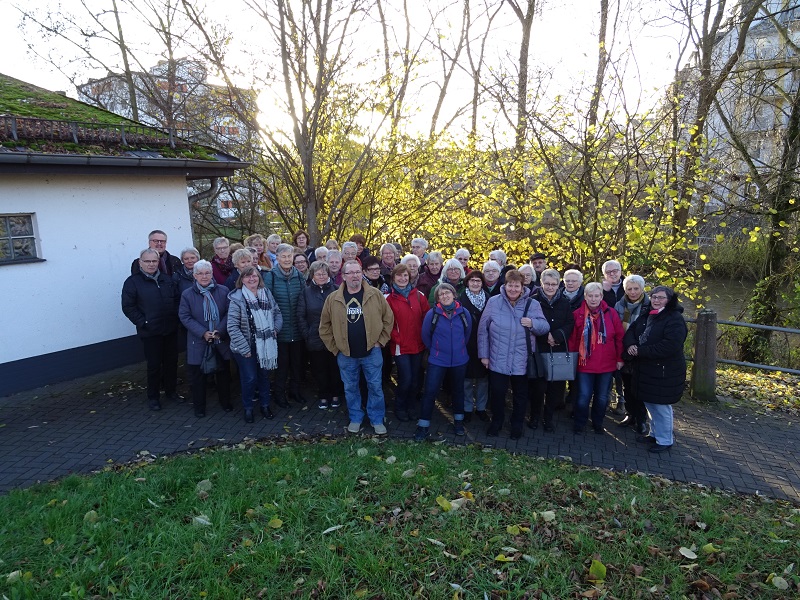 Landfrauen machten vorweihnachtlichen Ausflug nach Herborn