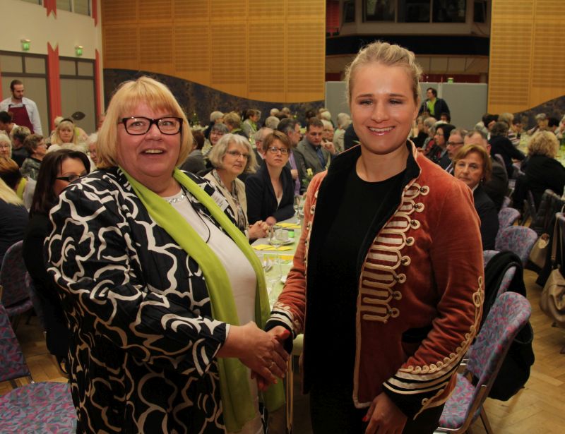 Gudrun Franz-Greis mit Gastrednerin Verena Bentle (rechts). Fotos: Ulrike Preis