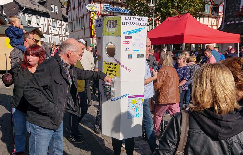 Als laufende Litfasssule unterwegs fr den fairen Handel