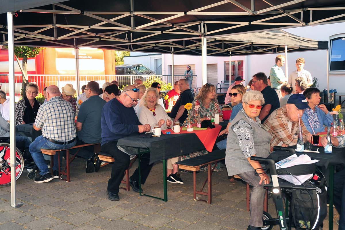 Der Platz war bereits fr�h gut gef�llt (Fotos: kk�)