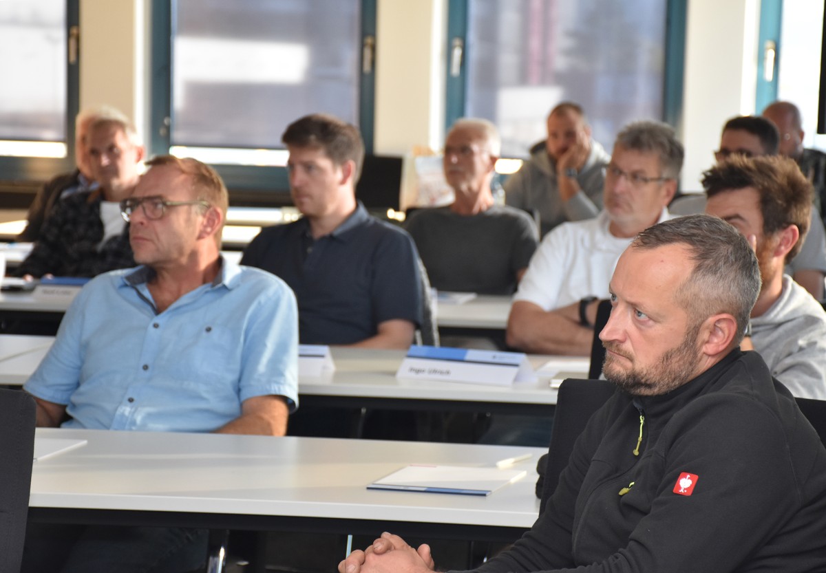 Neue Chancen fr Handwerksmeister: Erster Lehrgang zur Kleinen Bauvorlageberechtigung in Koblenz