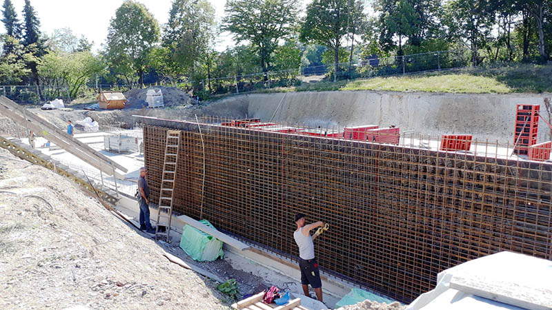 Lehrschwimmbecken in Aegidienberg: Kellerboden fertig, Kellerwnde in Arbeit