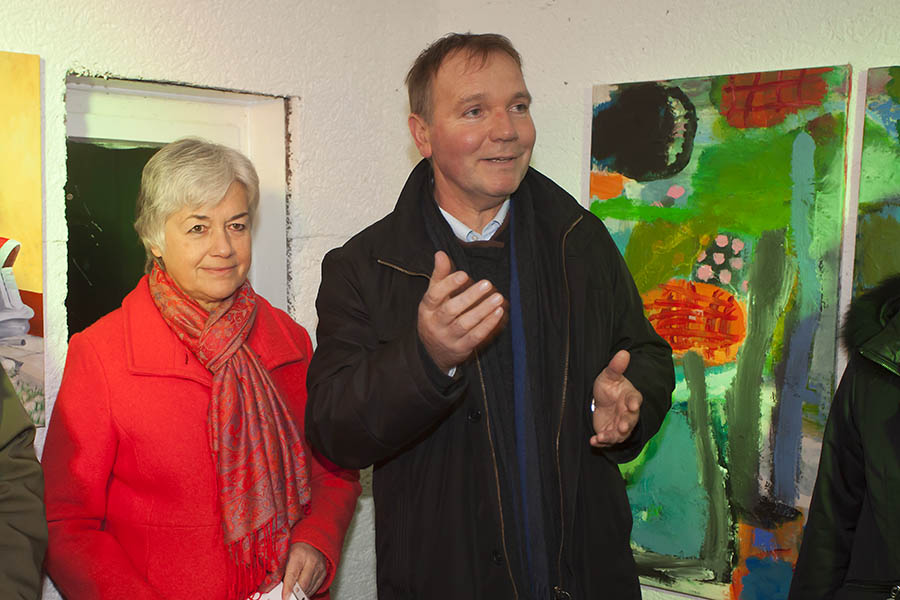 Knstlerin Helmi Tischler-Venter und Brgermeister Thomas Vis erffneten die Ausstellung. Fotos und Video: Wolfgang Tischler