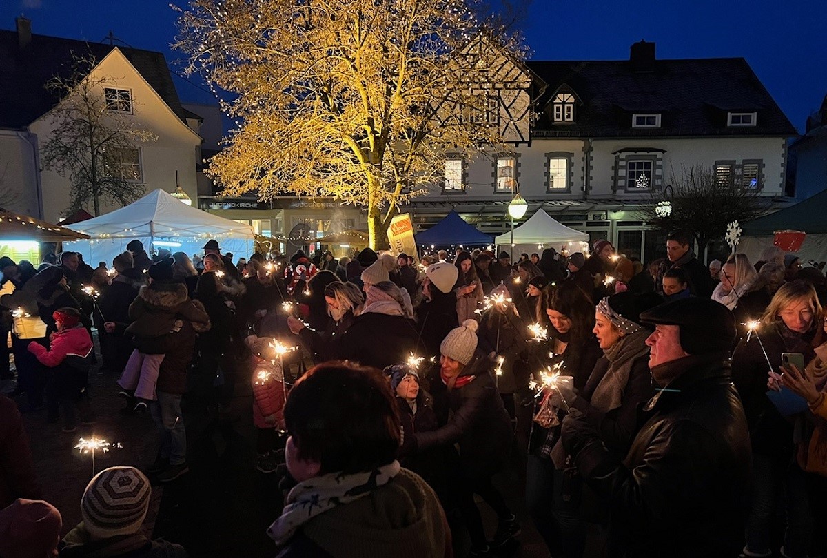 Rund 600 Besucher tummelten sich auf dem Marktplatz in Selters. (Fotos: Anke Rosa)