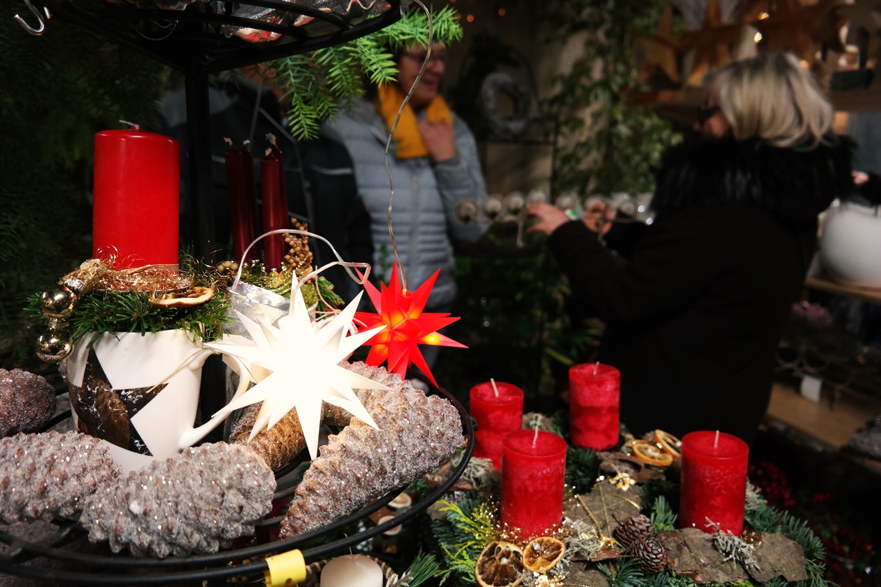 Sternstunden: Lichterscheinabend auf dem Pflanzenhof Schrg