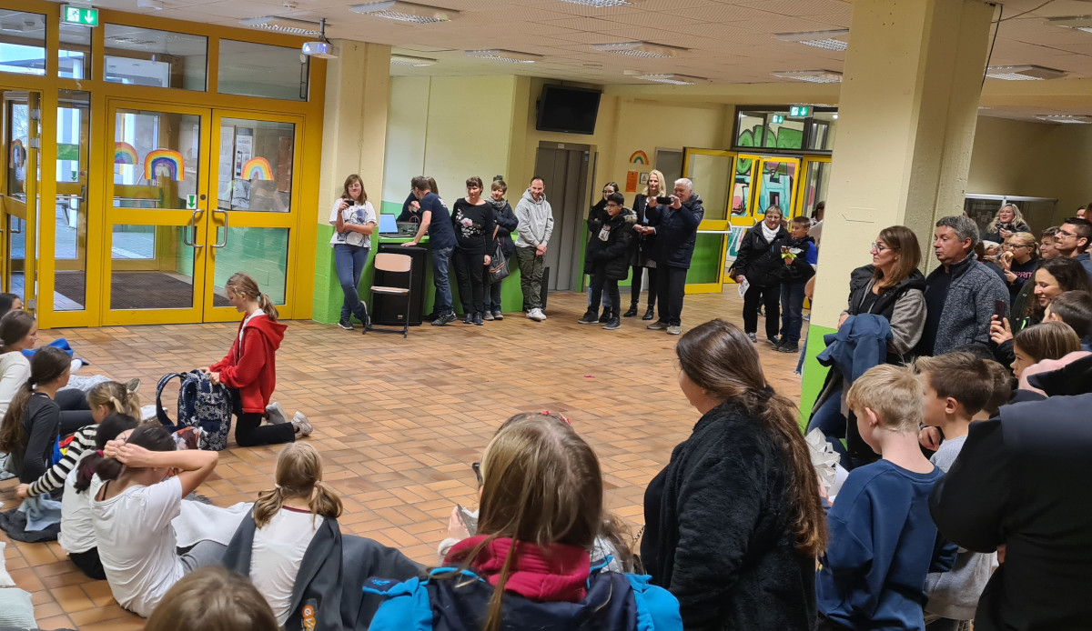 Erlebnisreicher Tag der offenen Tr an der Robert-Koch-Schule Linz 