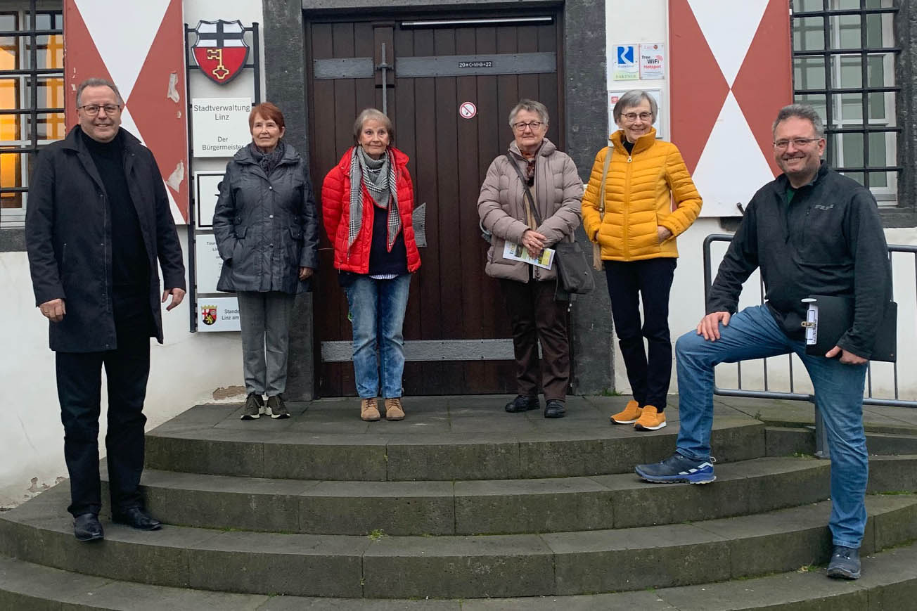 Von links: Helmut Muthers, Annette Wysocki, Margret Braun, Irmhild Fllenbach, Eva Kirschbaum, Guido Rings. Foto: Stadt Linz