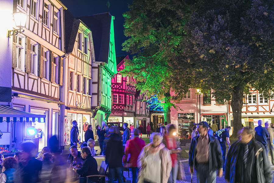 Linz die Bunte Stadt am Rhein leuchtet wieder