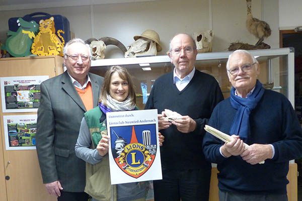 Von links: Dieter Rollepatz, Alexandra Japes (Zoo Neuwied), Dr. Ansgar Kaufmann und Klaus Georg (Lionsclub Neuwied-Andernach). Foto: Zoo Neuwied