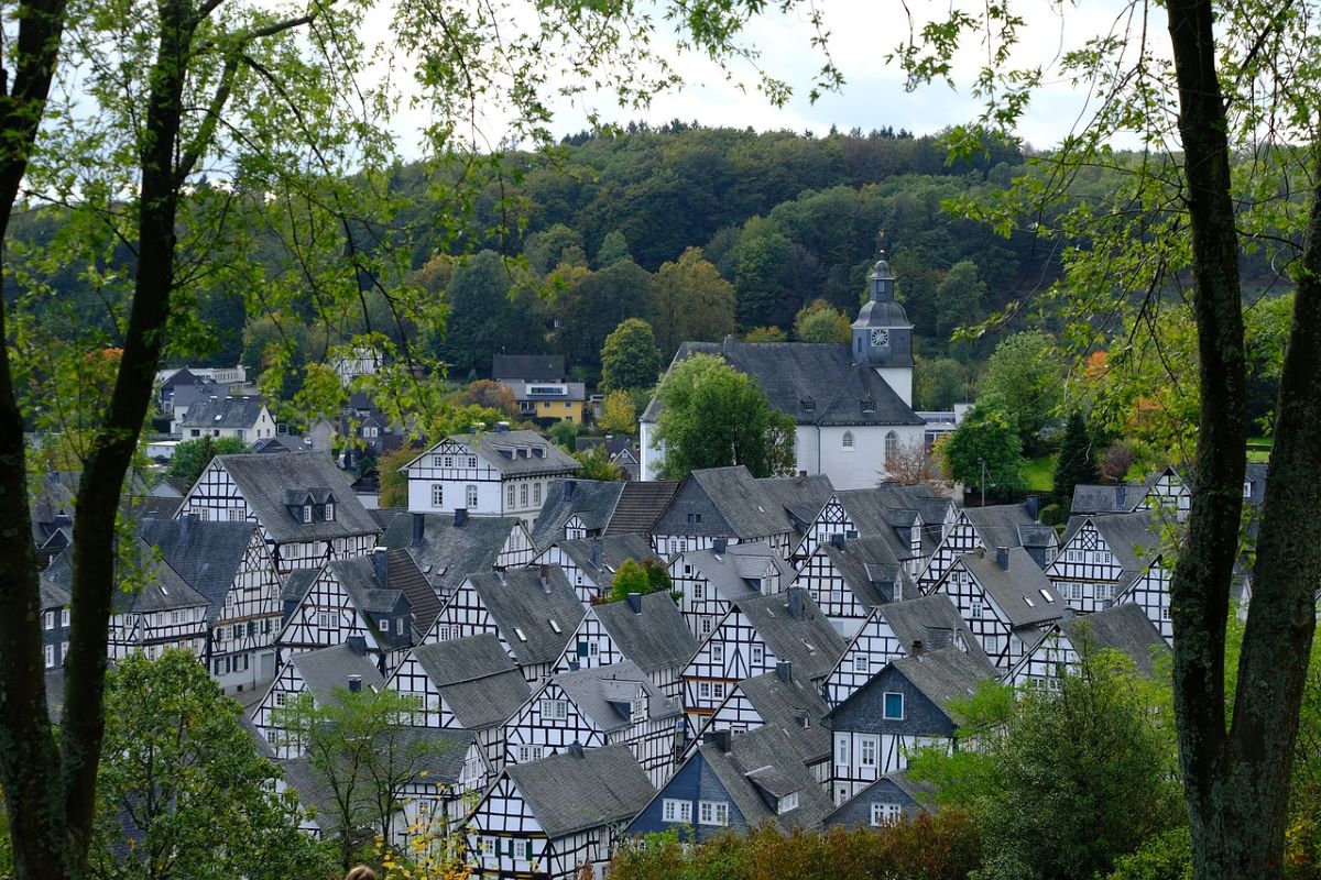 Nach auen hin vermittelt Freudenberg idyllische Ansichten. Der Tod von Luise lsst Brgermeisterin Nicole Reschke indes um den inneren Zusammenhalt bangen. (Foto: Pixabay)