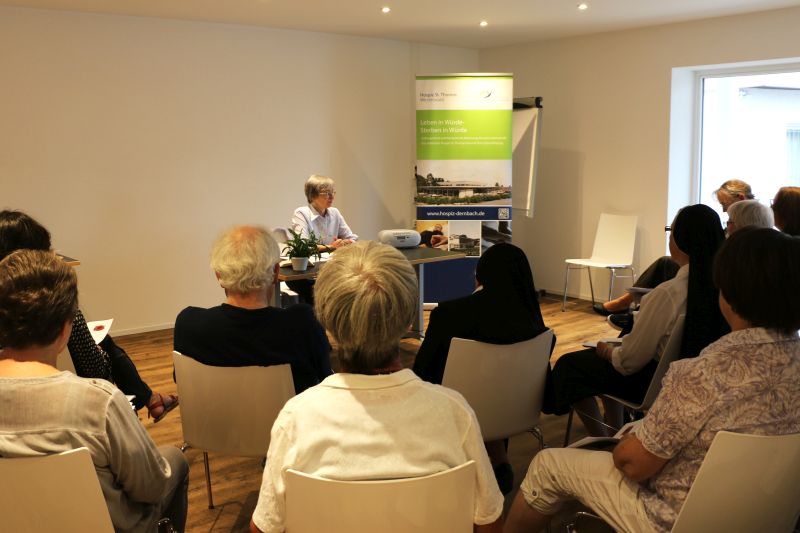 Intensive Lesung im Hospiz: Lyrik von Hilde Domin. Foto: Veranstalter