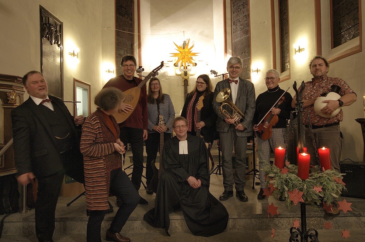 "trio flex & friends" begeisterte beim ersten Abendgottesdienst