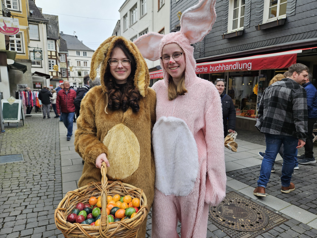 "Frh im Jahr Markt" in Hachenburg lockt mit regionalen Spezialitten und verkaufsoffenem Sonntag