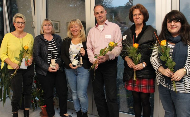 Mav-Jubilare (v.l.): Iris Schrg, Ingrid Kreckel, Claudia Rother, Carsten Itzeck, Diana Klein und Nadine di Lauro wurden fr langjhrige Arbeit in der Evangelischen Kirche im Westerwald geehrt. Fotos: Sabine Hammann-Gonschorek