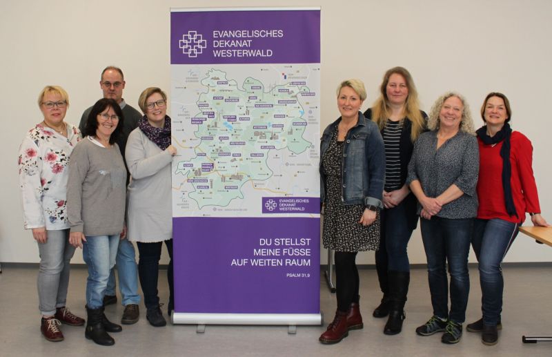 Die Mitarbeitervertretung nimmt die Arbeit auf (v.l.) Sabine Herold, Claudia Karg, Carsten Itzeck, Rebekka Betz, Iris Schrg, Christin Hahnenstein, Elke Gerlitzki, Sabine Hammann-Gonschorek. Auf dem Foto fehlt Heike Schmidt. Foto: Sabine Hammann-Gonschorek
 