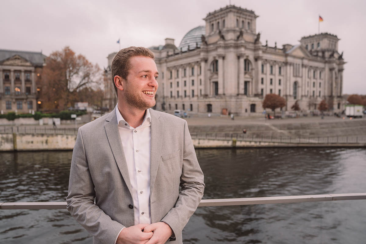 Martin Diedenhofen gratuliert zum Selbsthilfepreis. Foto: privat