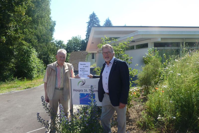 Spende an das Hospiz St. Thomas Dernbach durch den Mnnergesangsverein Eintracht 1861 Siershahn. Foto: privat