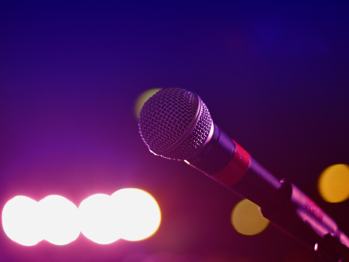 Slam-Poet Bas Bttcher begeistert am Westerwald-Gymnasium