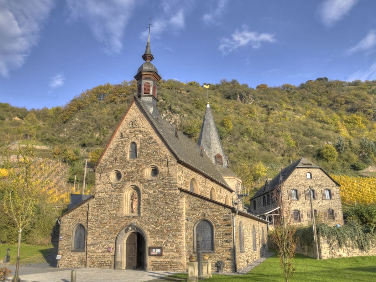 Die Hammersteiner Pfarrkirche Sankt Georg ist das Pilgerziel einer ersten gef�hrten Wanderung in diesem Jahr. (Foto: Thomas F. M�ller)  