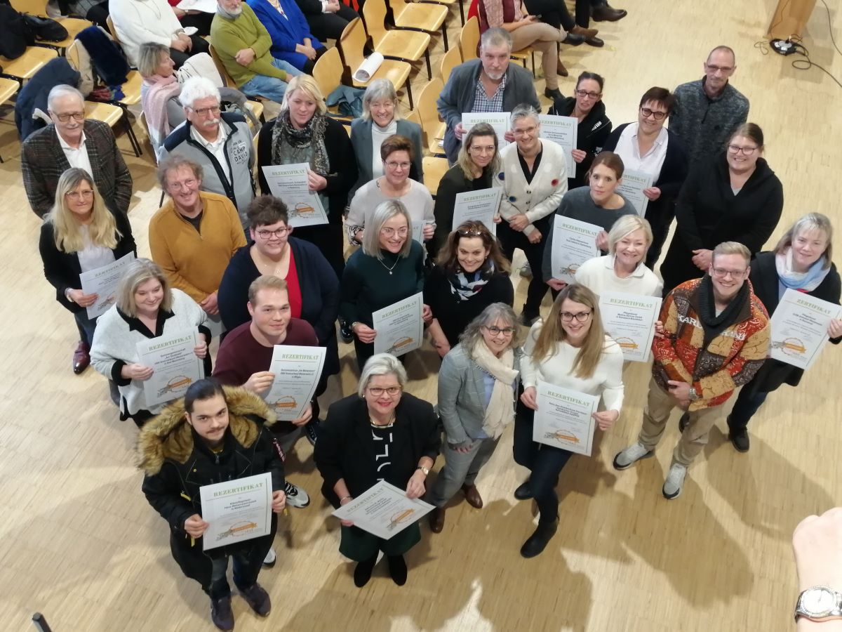 Diese Vertreter der Einrichtungen aus dem Westerwaldkreis erhielten jeweils das Qualittssiegel. (Foto: vh)