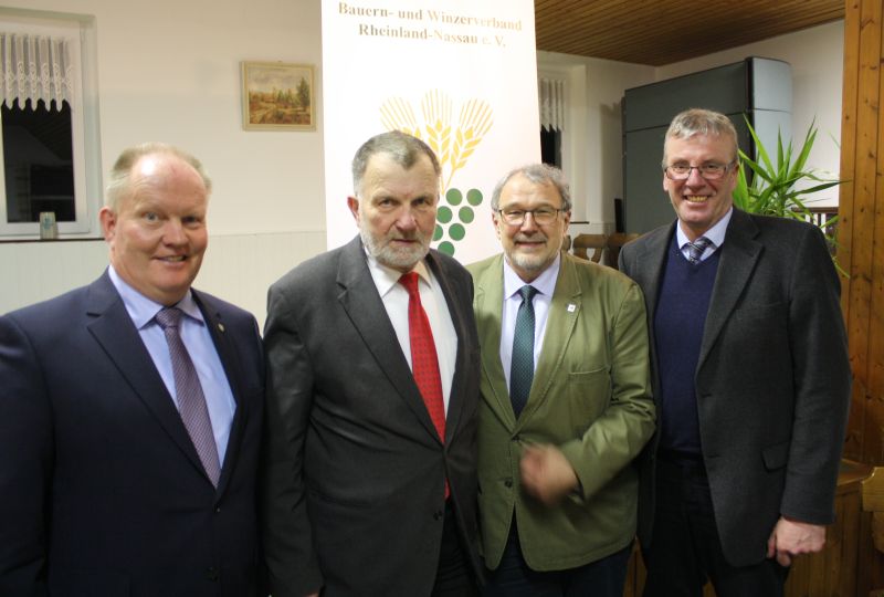 Hessischer Bauernprsident Karsten Schmal, Kreisvorsitzender Heribert Metternich, Kreisbeigeordneter Kurt Schler, BWV-Prsident Michael Horper. Foto: privat