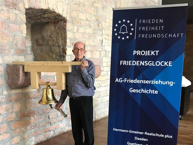 Friedensglocke wieder in Daaden nach Deutschland-Stationen des Stolzes und der Schuld