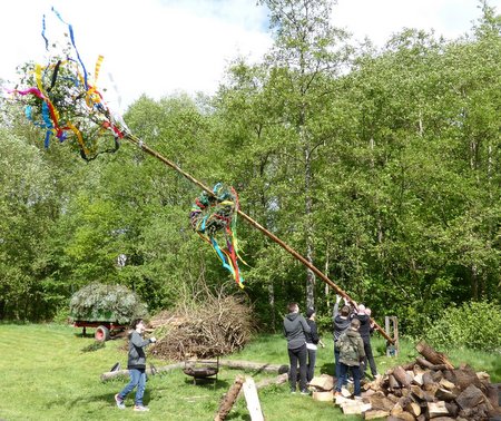 Hier wurde der Maibaum in Frthen in aufgestellt. (Foto: Verein/Rudolf Beyer) 