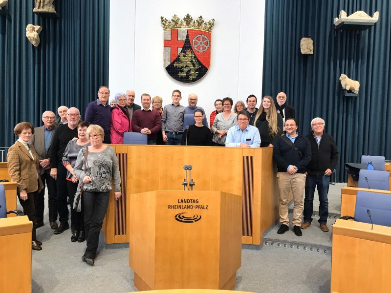 Gruppenfoto im Landtag. Fotos: privat