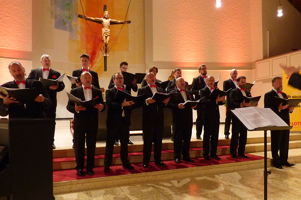 Begeisterung pur in der katholischen Pfarrkirche Heiliger Schutzengel Kurtscheid beim Konzert der bekannten Mainzer Hofsnger. Foto: Hans Hartenfels
