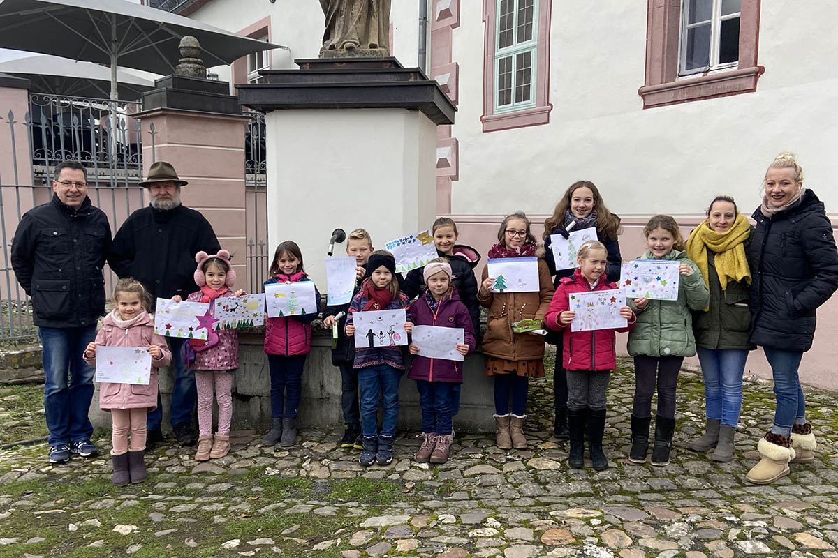 Pro Heimbach-Weis prmiert Kinderbilder des Malwettbewerbs Rommersdorfer Weihnachtsmarkt 